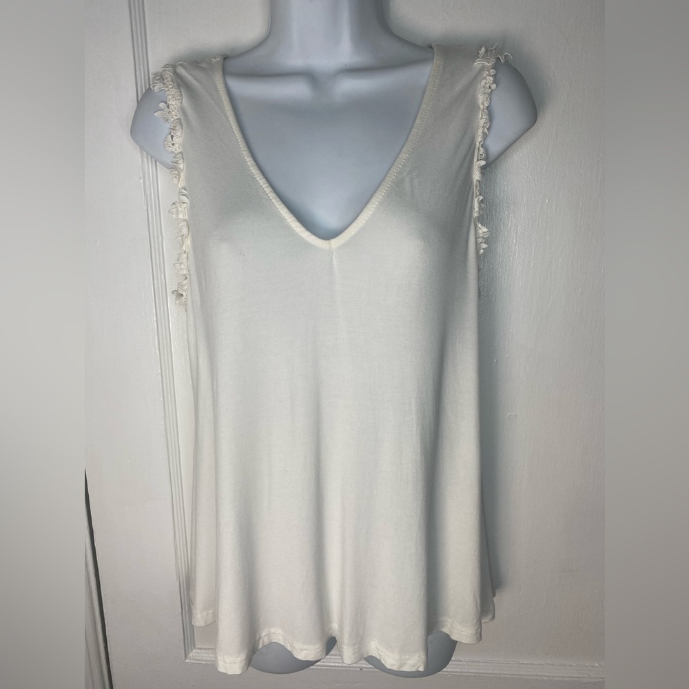 POL White V-neck Sleeveless Top with Floral Lace Details Size Medium